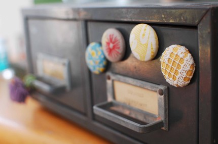 Craft Ideas Doilies on These Covered Button Magnets Found Via Craft Gossip Are So Pretty
