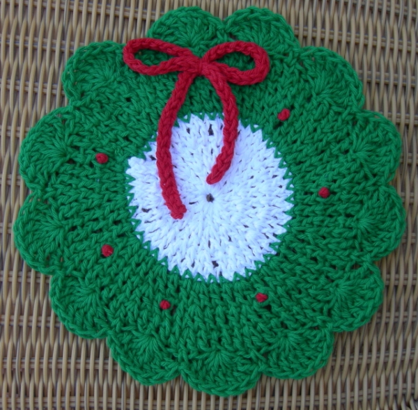 Christmas-wreath-dishcloth