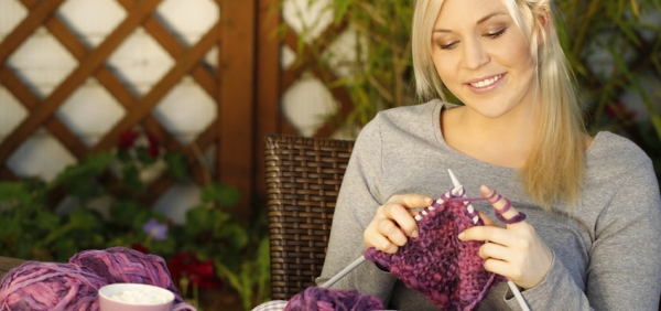 BlondeWomanKnittingOutside