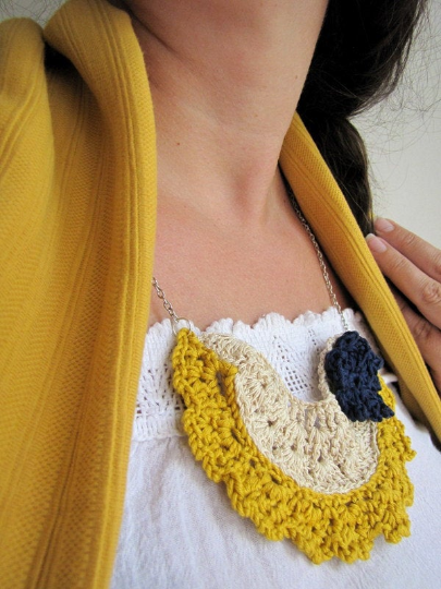 Free Crochet Pattern – Vintage Bib Necklace – Crochet