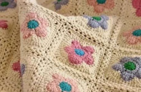 Free-Crochet-Flower-Blanket-Pattern.jpg